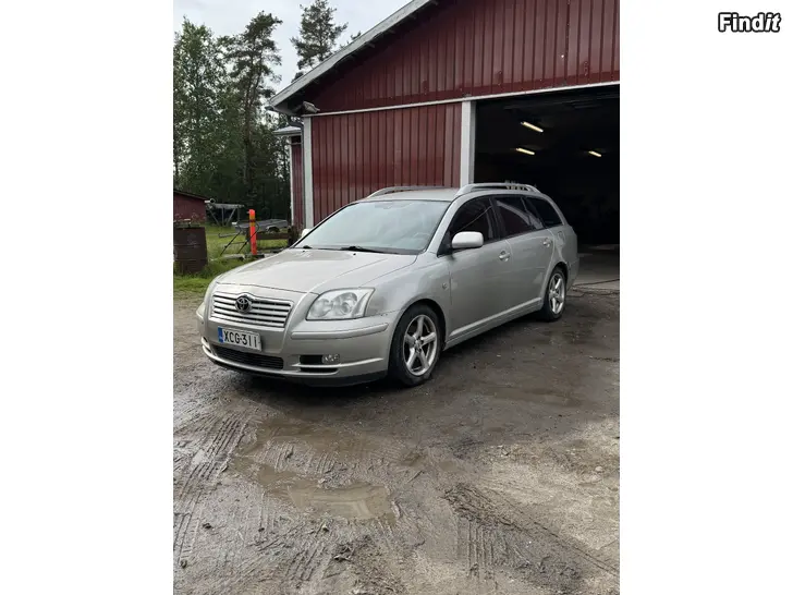 Säljes Toyota avensis 1.8 reparations objekt