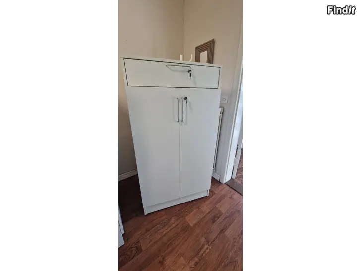 Säljes Låsbara skåp