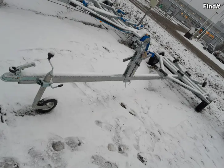 Myydään Uusi rantakärry sopivasti