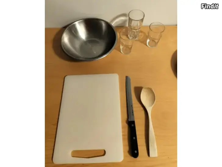 Myydään Aterialaatikko leikkuulauta teräskulho