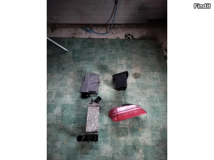 Myydään Takaumpio välijäähdytin takakonttiin laatikko