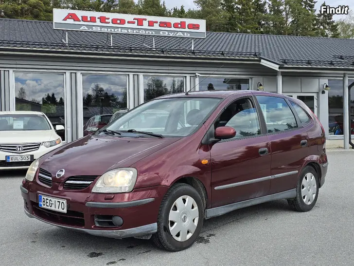 Säljes Nissan Almera Tino 1.8i 2005, nybesiktad