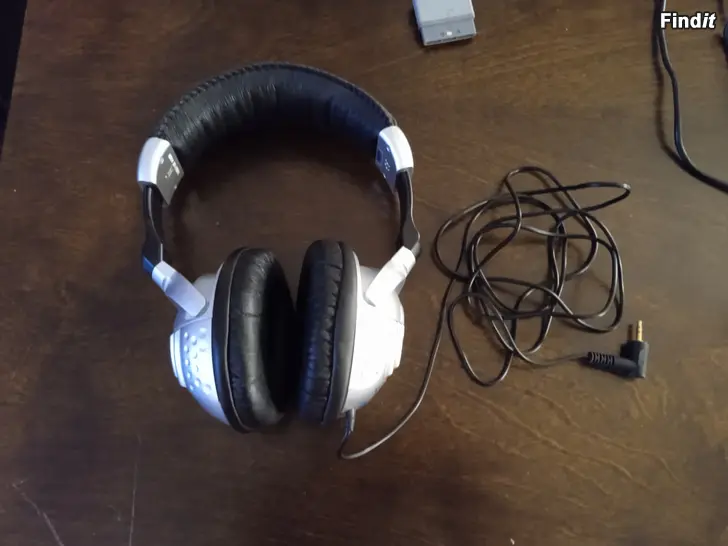 Myydään Behringer HPS 3000 studio-kuulokkeet 3,5 plugilla