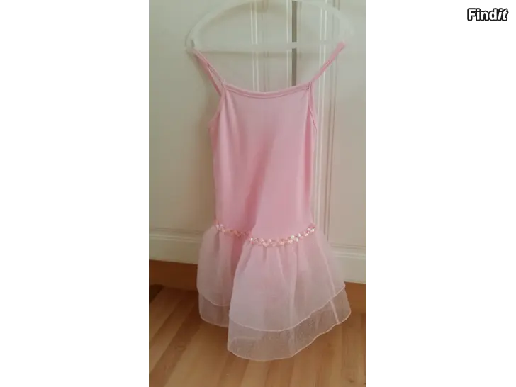 Myydään Balettimekko olkaimilla koko 130 -hinta 3e