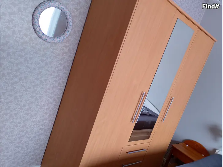 Annetaan Klädskåp med spegel bortges