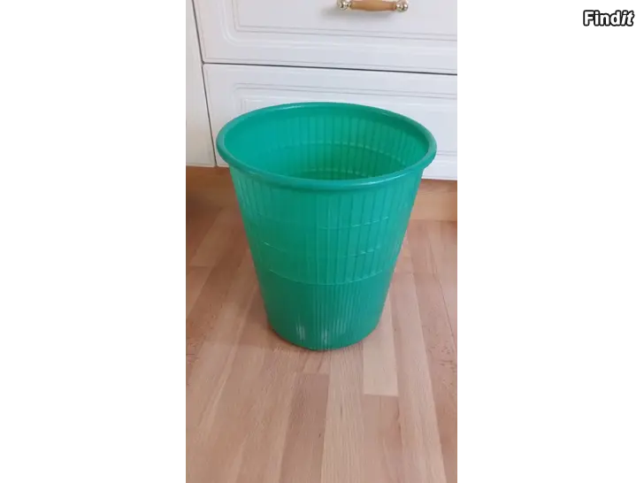 Myydään Vintage roskakori vihreä muovia korkeus 32cm  -hinta 3e