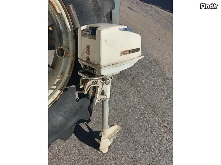 Säljes Antik båtmotor