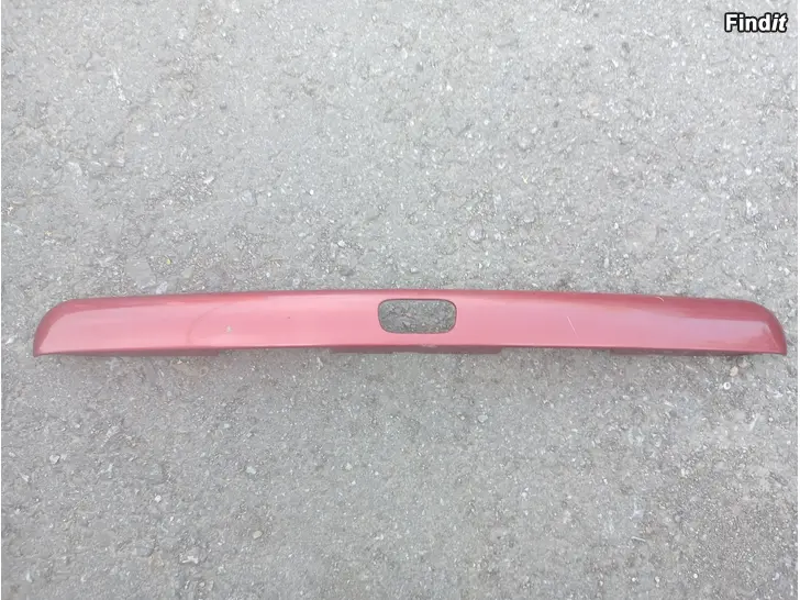 Myydään Volvo S40 2000 takaluukunkahva 613890