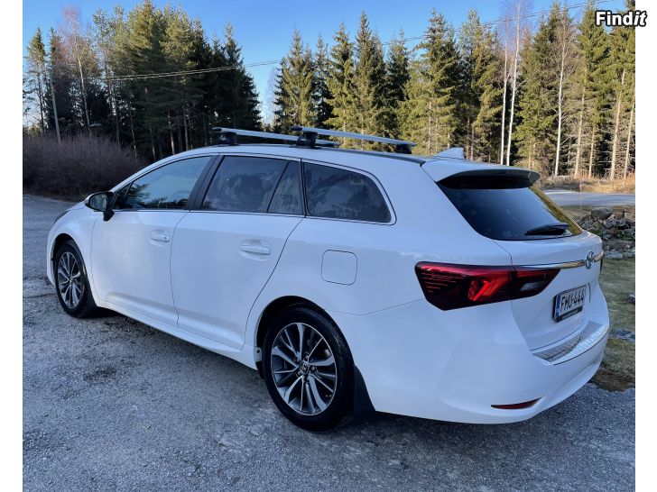 Myydään Toyota Avensis Valvematic Touring 1.8 -17