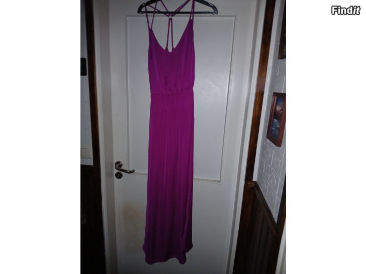 Myydään Purppura Stradivarius maximekko S/36