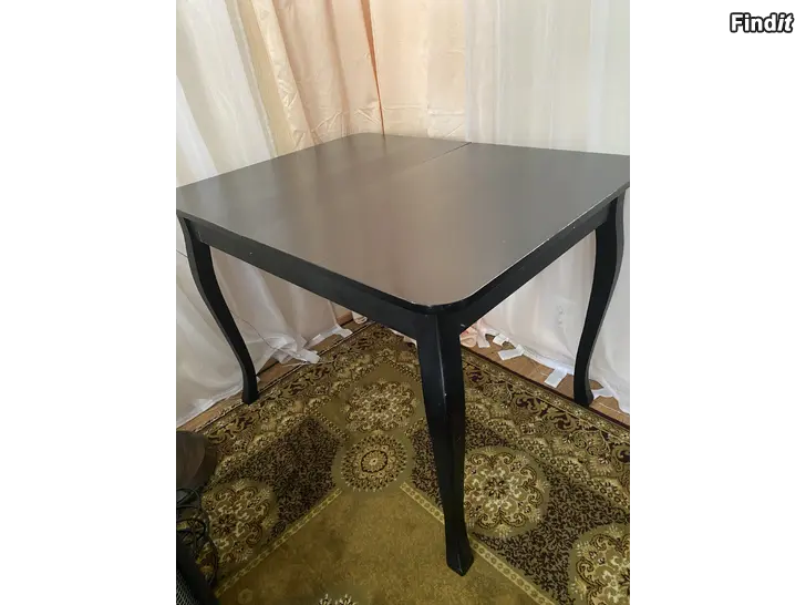 Säljes Bord + 4 stolar