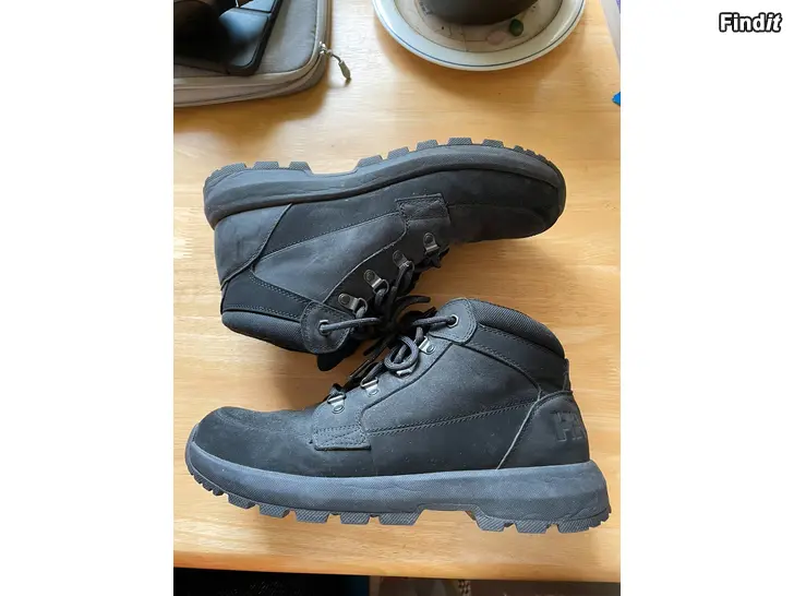 Myydään Helly Hansen talvikengät 44