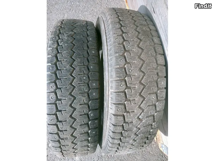 Myydään Yokohama nastarenkaat 165/80R13