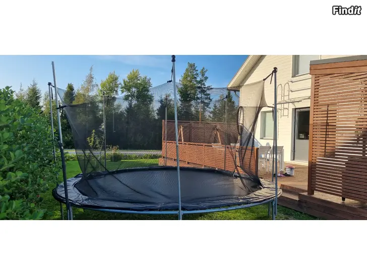 Myydään Trampolin med skyddsnät