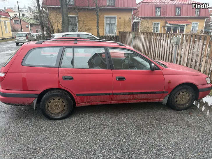 Myydään Toyota Carina E 2.0 GLI automaatti