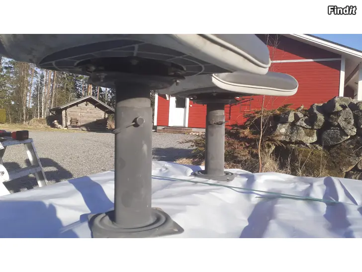 Säljes Båtstolar svängbara