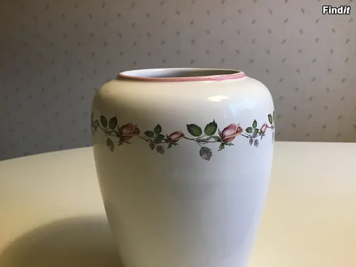 Säljes En vacker VAS i nyskick