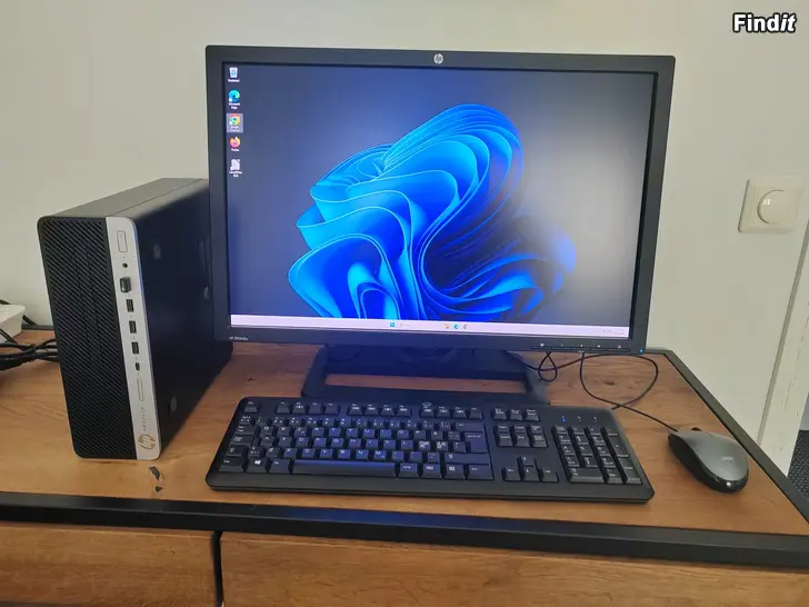 Säljes Tehokas HPn pöytäkonepaketti 24 tuuman näytöllä