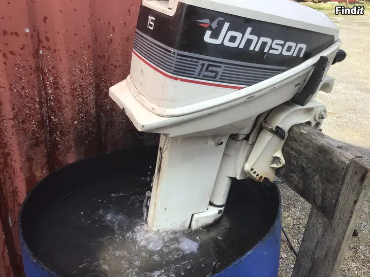Myydään Johnson 15