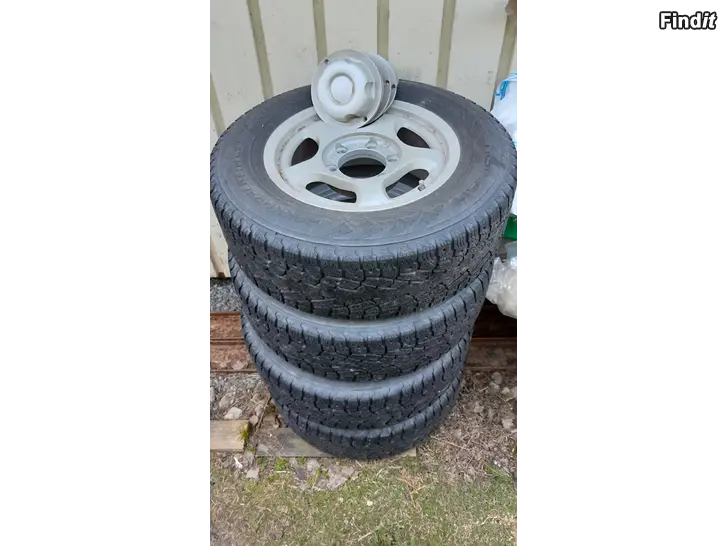 Myydään Hiaceen kesärenkaat ja vanteet