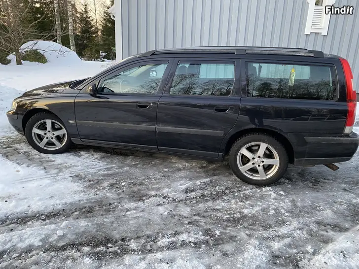 Myydään Volvo V70