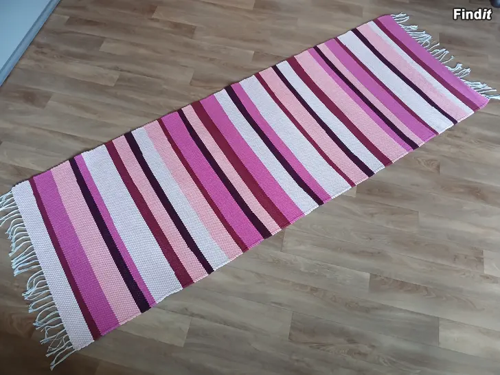 Säljes Värikäs puuvillamatto 204x73cm