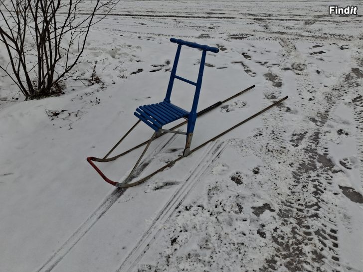Myydään ESLA T2 potkukelkka sininen kokoontaittuva 35e