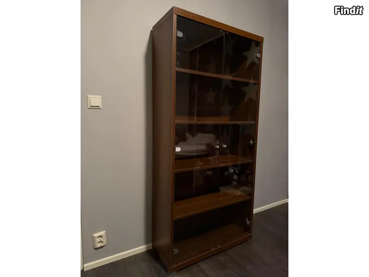 Myydään Vitriinikaappi