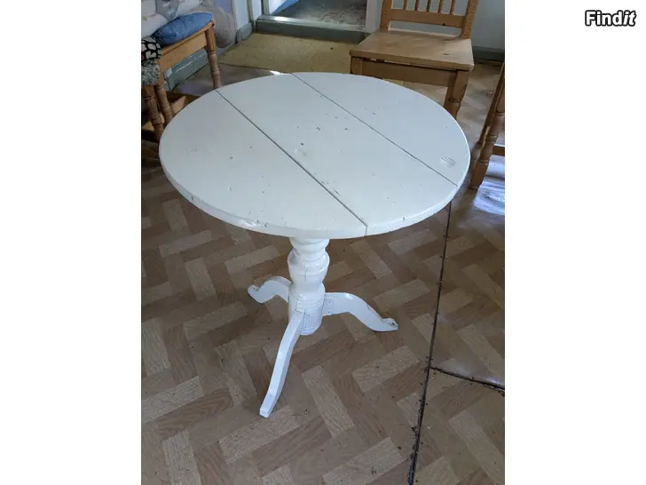 Myydään Litet bord. Pieni pöytä