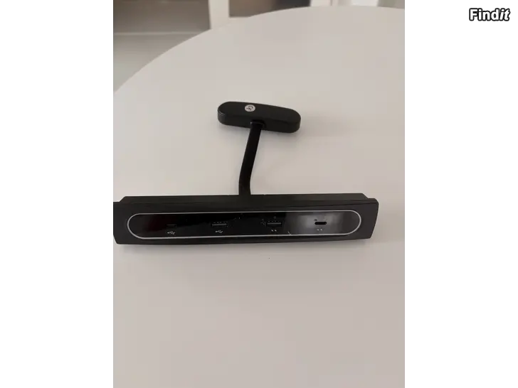 Säljes Tesla Model Y USB laddarhub