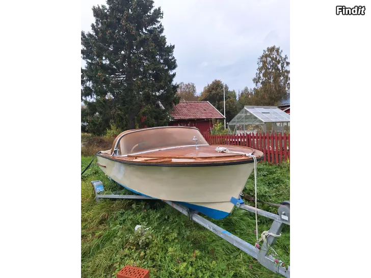 Säljes Vintagebåt med trailer