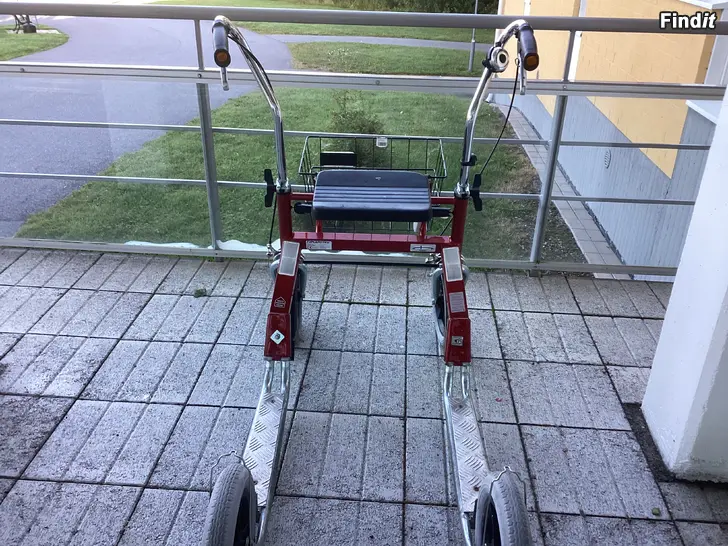 Säljes Tuplapotku sparkcykel 4 hjul,modell större