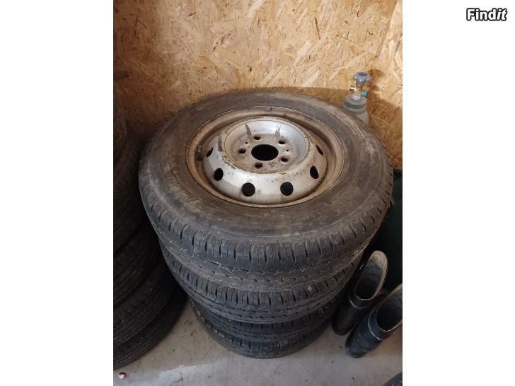 Myydään Ducato kesärenkaat