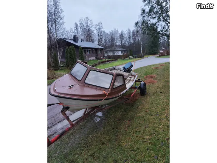 Säljes 4.5m båt med Yamaha 15hk 2takt