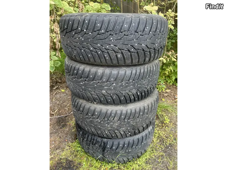 Säljes 235/55r17 dubbdäck