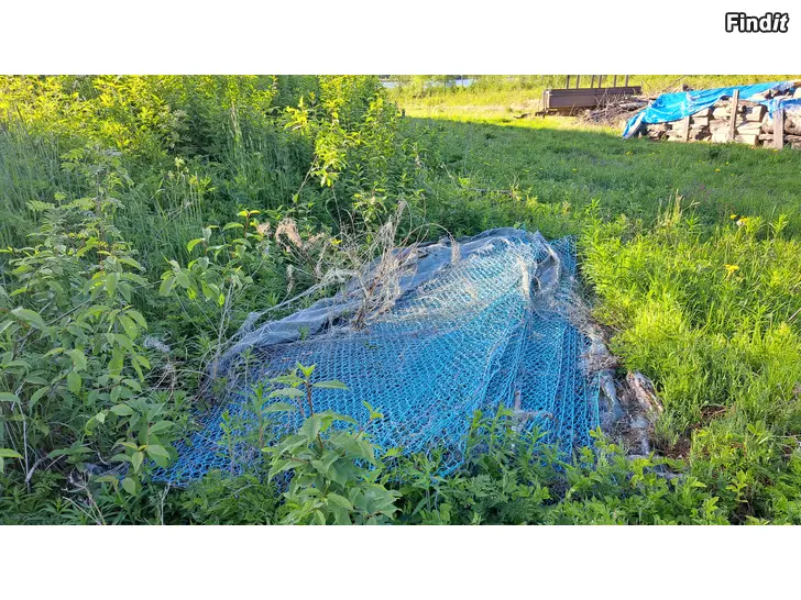 Säljes Oanvända nätgaller modell bottnar till rävlyor