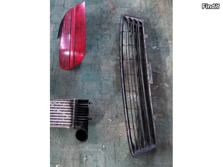 Myydään Takaumpio puskurin ritilä osia Peugeot