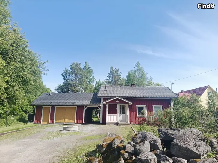 Säljes Hemtrevligt hus med vacker gård i Jungsund  på väg ut till försäljning