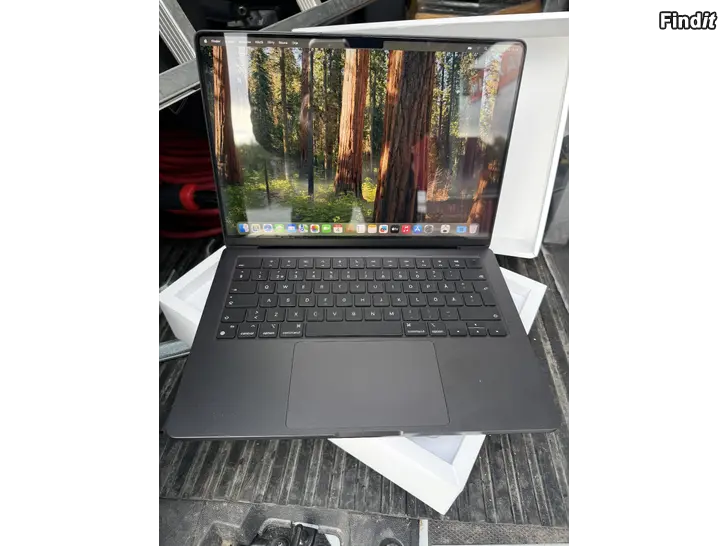 Myydään Macbook Pro M4 Pro 48/1tera, 1kk. ikäinen, kuin uusi