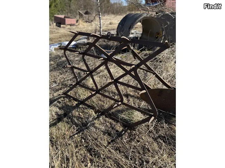 Säljes Gamla lantbruksredskap