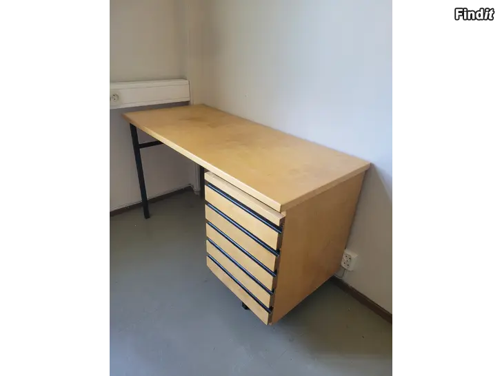 Säljes Skrivbord från 70-talet