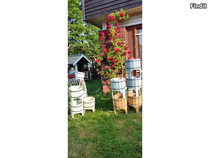 Myydään Kauniit kukkatelineet-Vackra blomstälning