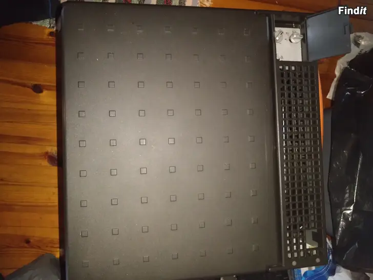 Myydään Kaasujääkaappi 12v ja 230v