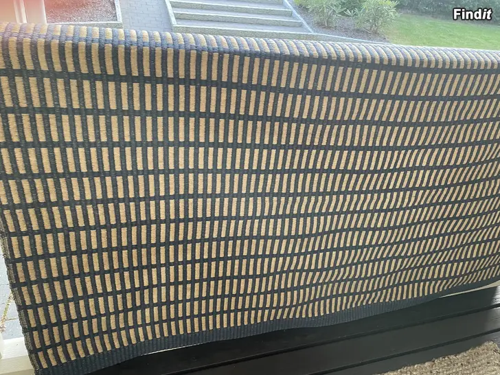 Säljes Pappersmatta