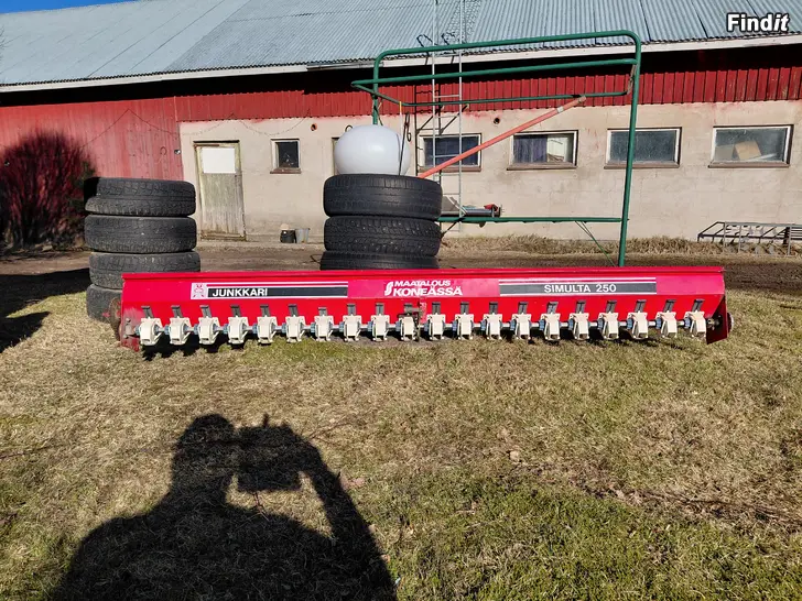 Myydään Simulta junkkari 250 piensiemenlaatikko