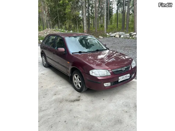 Säljes Ny besiktad mazda 323f