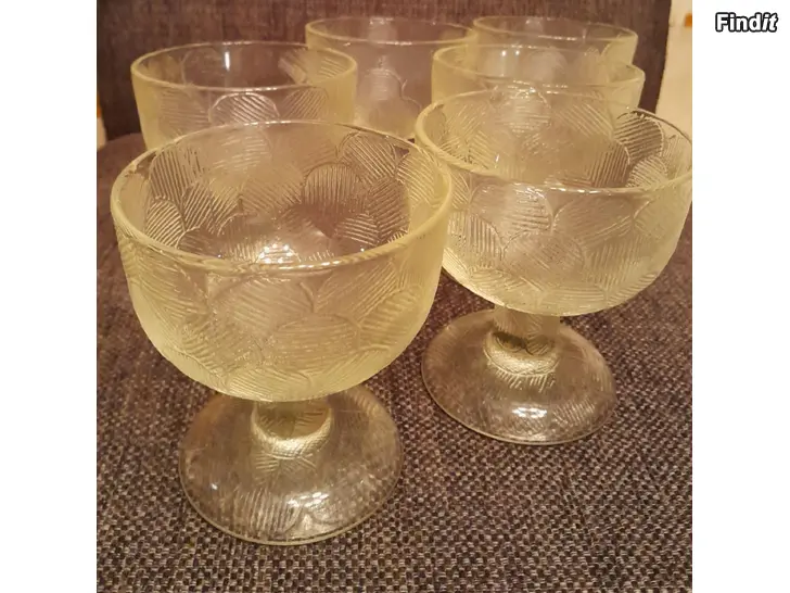 Säljes Iittala Miranda dessertskålar och  Nuutajärvi Pioni stort serveringsfat