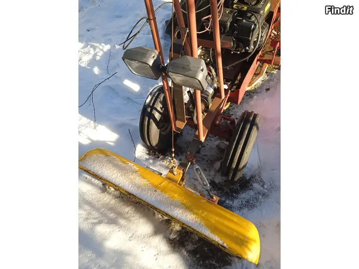 Myydään Minkomatic  lumilevyllä