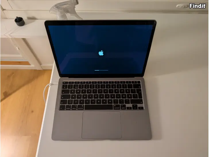 Säljes Macbook air intel i3 2020