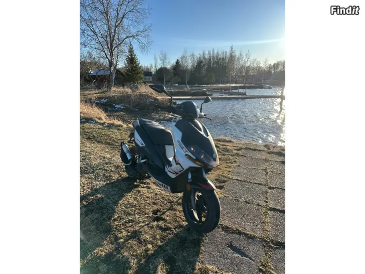 Säljes Benelli 49X mopedscooter